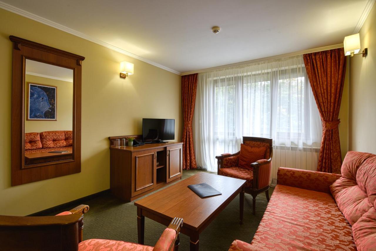 Hotel Edelweiss Shipka Bagian luar foto