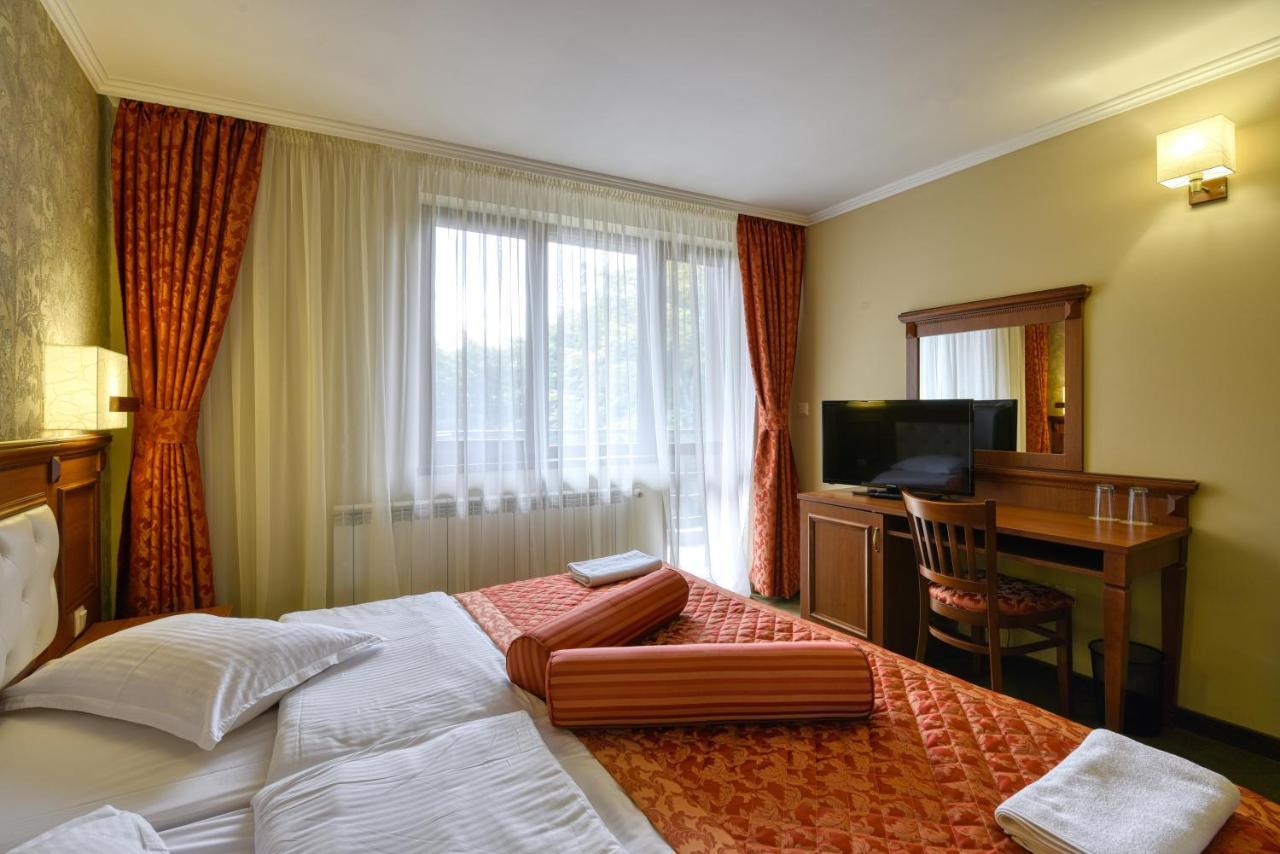Hotel Edelweiss Shipka Bagian luar foto